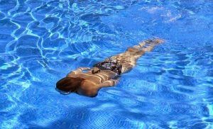 EL BENEFICIO DE LOS EJERCICIOS EN EL AGUA COMO TRATAMIENTO DE LA FIBROMIALGIA