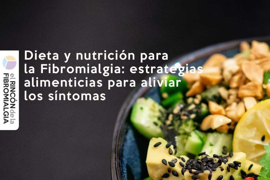 Ensalada nutritiva con aguacate, pepino y semillas sobre fondo oscuro con texto superpuesto que dice 'Dieta y nutrición para la Fibromialgia: estrategias alimenticias para aliviar los síntomas'